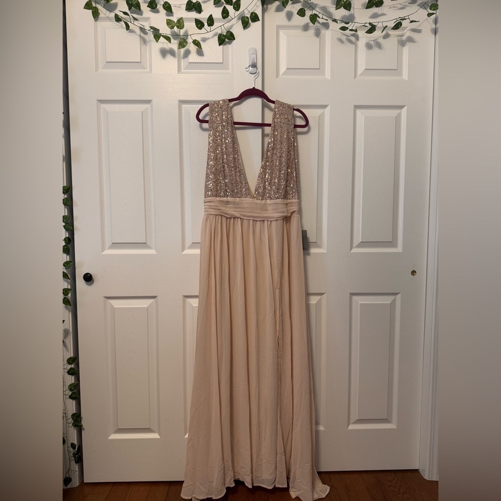 NWT Love by Design Daphne Sequin Top Dress Gown in Champagne *check measurements